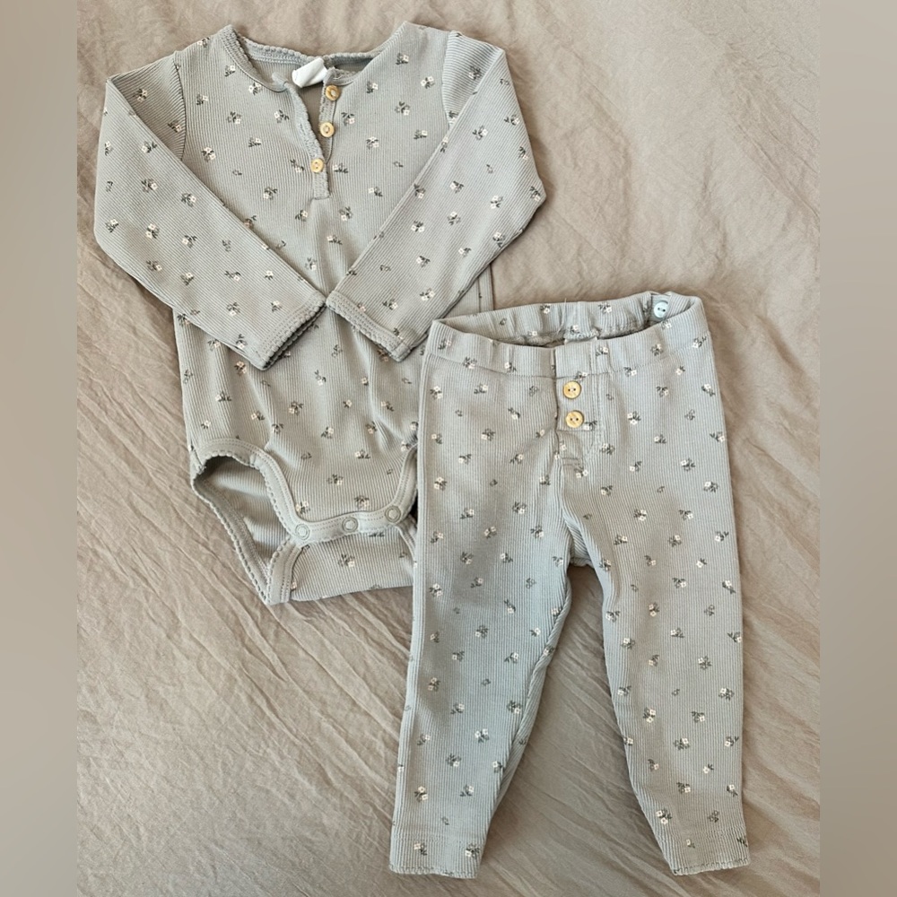 H & M 9-12m flower 2 piece set